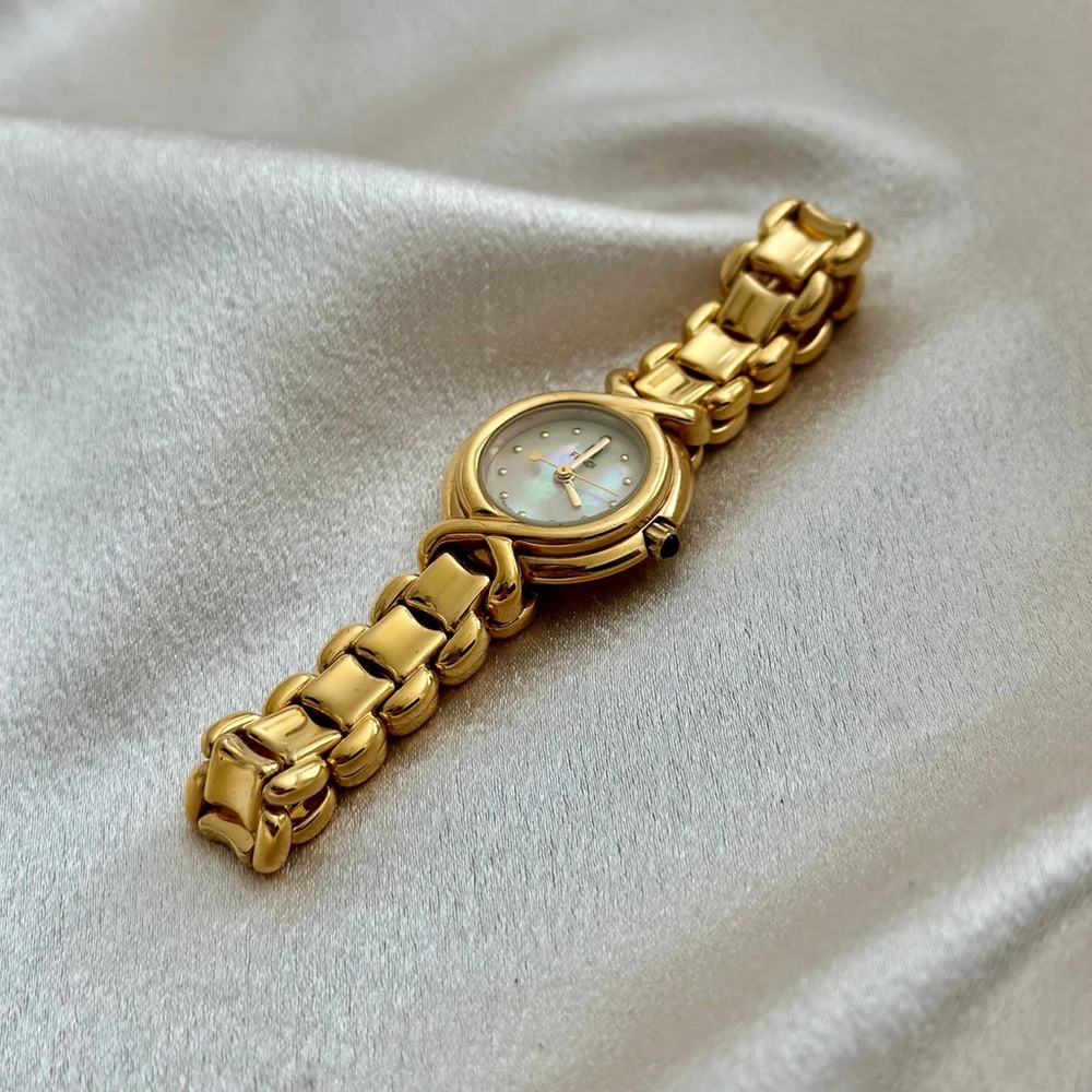 AUTHENTIC VINTAGE FENDI MOTHER-OF-PEARL WATCH - Picture 6 of 10
